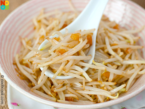 Bean Sprouts with Salted Fish