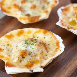 Baked Cheese Scallops
