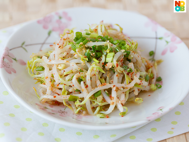 Korean bean sprout salad (Sukju Namul)