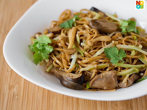 Hong Kong Recipe : Stewed Straw Mushrooms with Roasted Pork 