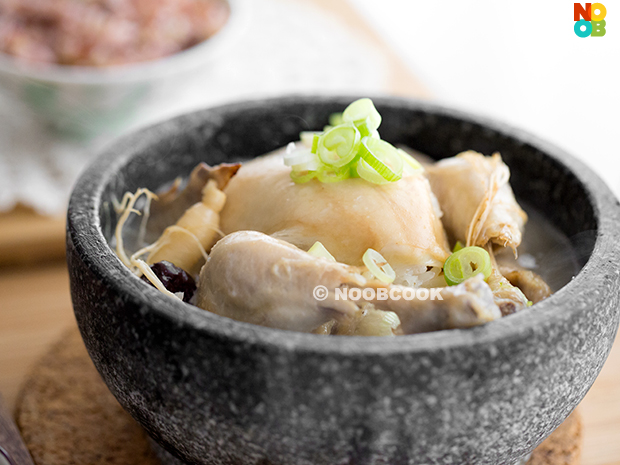 https://noobcook.com/wp-content/uploads/2016/06/samgyetang.jpg