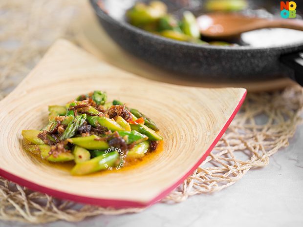Stir-fry Asparagus in XO Sauce Recipe