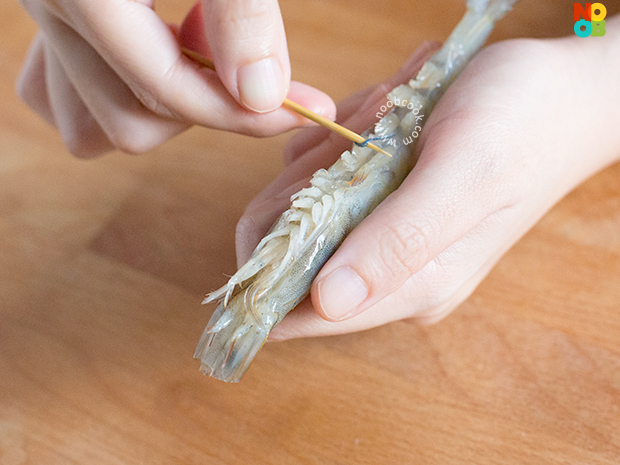 How to de-vein shell-on prawns
