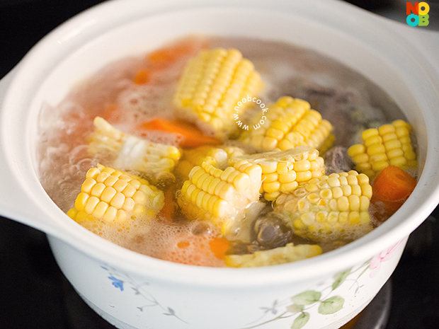 Sweet Corn Carrot Pork Bone Soup - Oh My Food Recipes