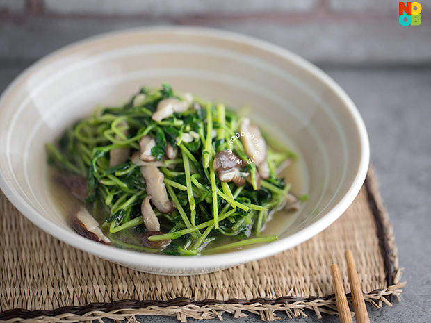 Stir-fry Pea Shoots with Shiitake Mushrooms Recipe