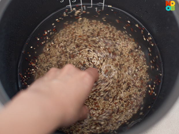 How to cook quinoa in a rice cooker