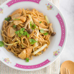 Ee-Fu Noodles with Pacific Clams Recipe