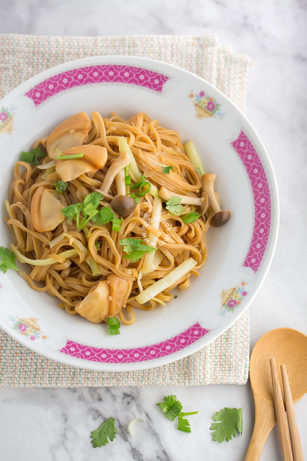 Ee-Fu Noodles with Pacific Clams Recipe