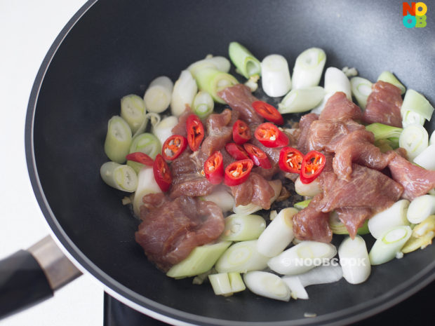 Stir-fry Pork with Negi (Japanese Scallion) Recipe - Step by Step