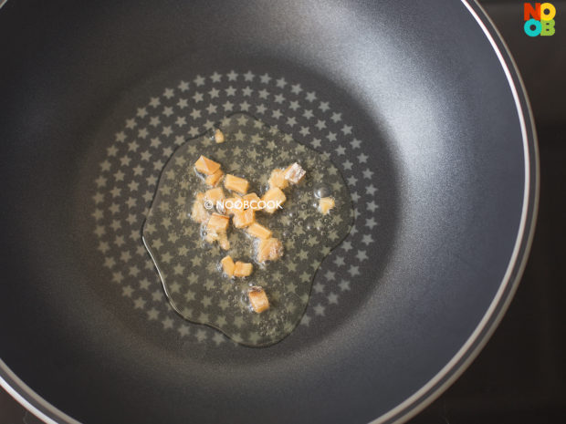 Stir-fry Royale Chives & Beansprouts Recipe (Step 1)