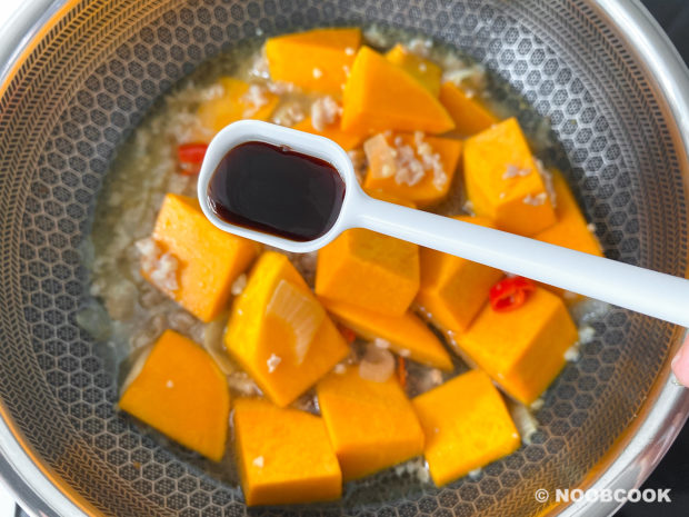 Simmered Pumpkin & Minced Meat (Step-by-Step)
