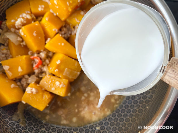 Simmered Pumpkin & Minced Meat (Step-by-Step)