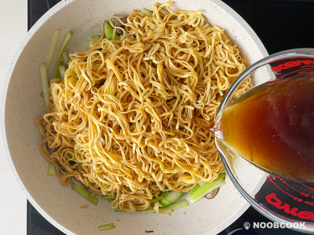 Baby Abalone Ee-Fu Noodles (Step-by-Step)