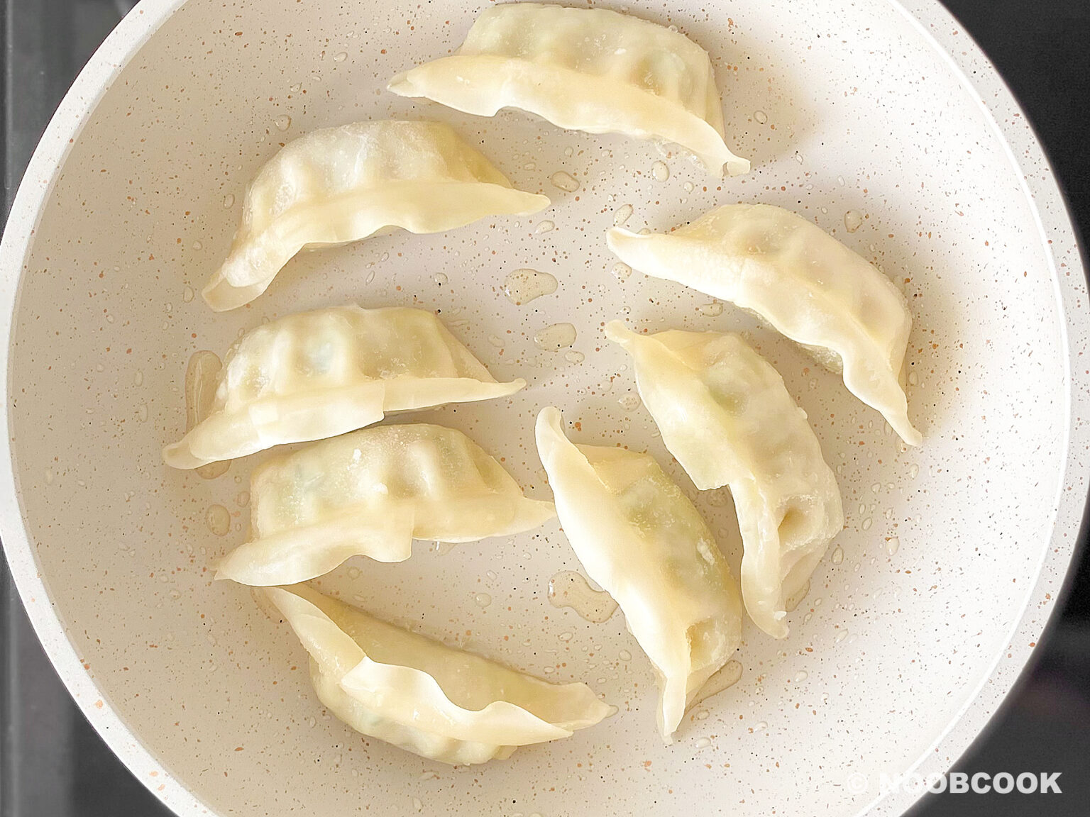 How to Pan Fry Gyoza (Frozen Supermarket) Noob Cook