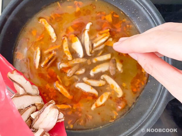 Spicy Gyoza Soup (Step-by-Step)