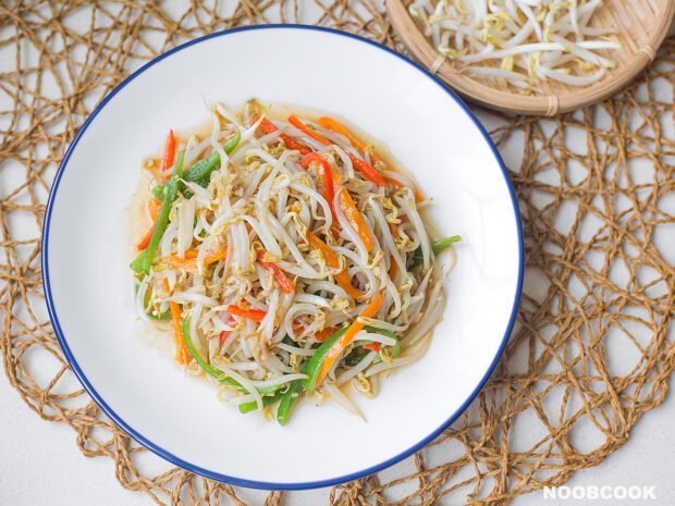 Stir-fry Bean Sprouts & Tricolor Peppers Recipe