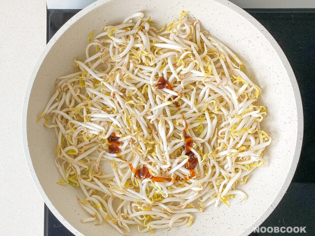 Stir-fry Bean Sprouts & Tricolor Peppers (Step-by-Step)