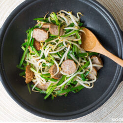 Stir-fry Bean Sprouts, Chives & Ikea Meatballs Recipe