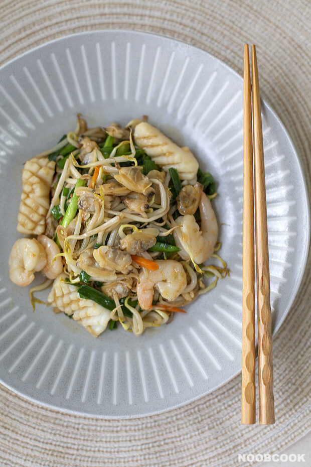 Stir-fry Beansprout, Chives & Seafood Recipe