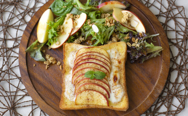 Apple & Mozzarella Toast Recipe